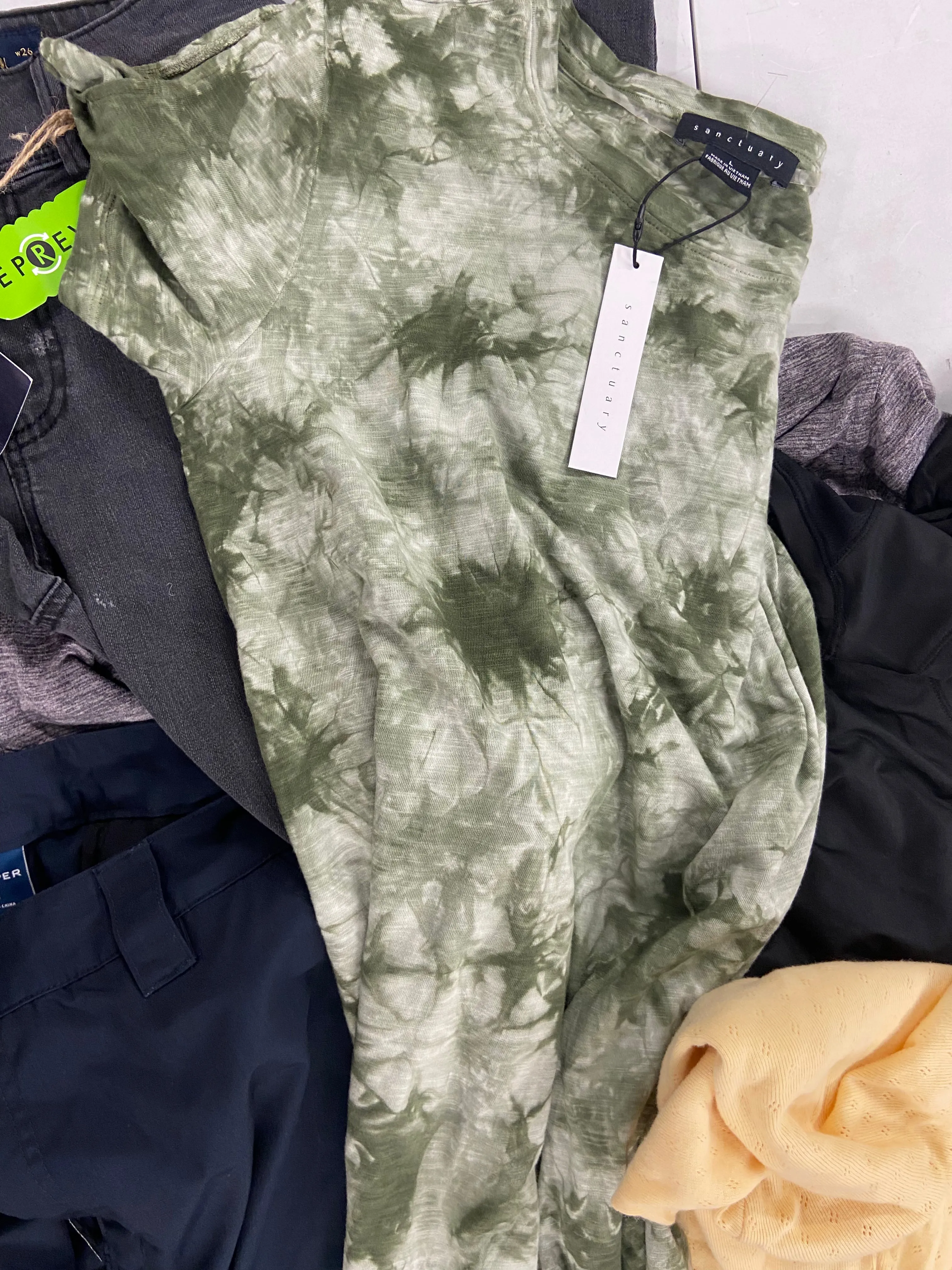 Women's Clothing Assorted Wholesale Lot, FREE PEOPLE, NIKE, PROPPER, SANCTUARY, MONDETTA and more, 14 items, Shelf Pulls, MSRP $662